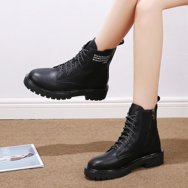 Ghete de dama moderne cu sireturi si talpa groasa de culoare neagra