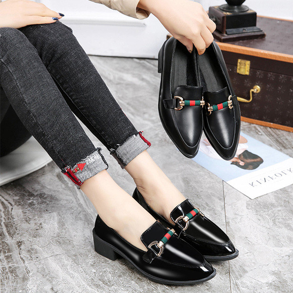 Pantofi de dama moderni din piele model ascutit in negru