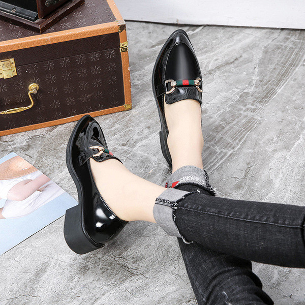 Pantofi de dama moderni din piele model ascutit in negru