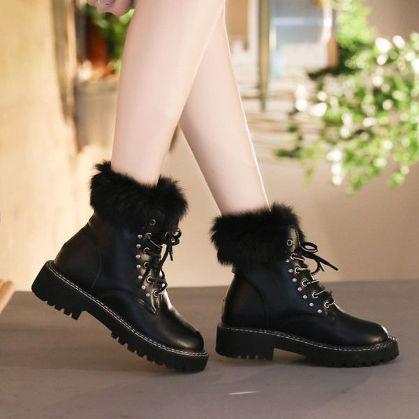 Ghete de dama moderne cu captuseala moale de culoare neagra - doua modele