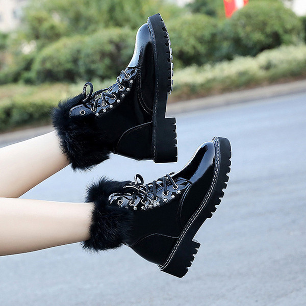 Ghete de dama moderne cu captuseala moale de culoare neagra - doua modele