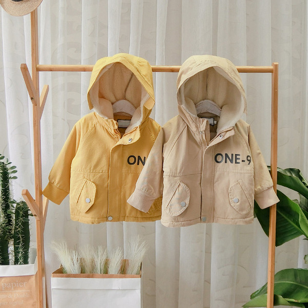 Geaca moderna pentru baieti pentru copii cu fusta moale si gluga in galben si bej