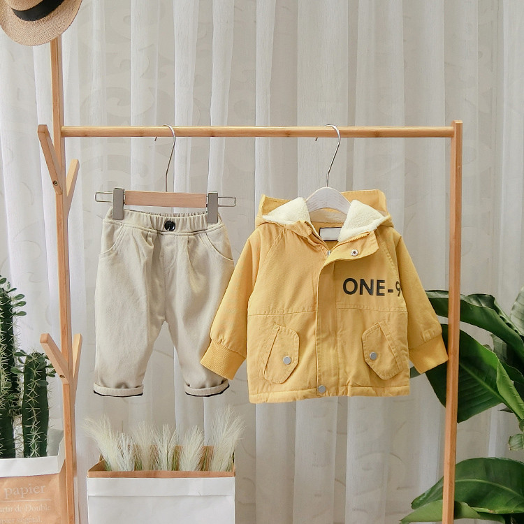 Geaca moderna pentru baieti pentru copii cu fusta moale si gluga in galben si bej