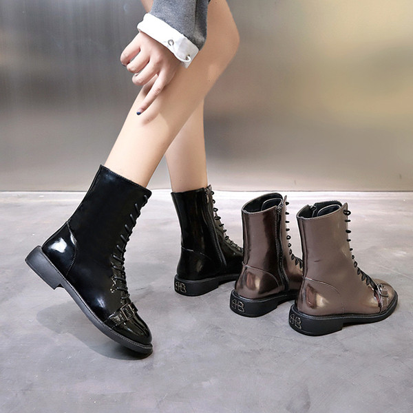 Cizme moderne de dama cu sireturi in negru si maro