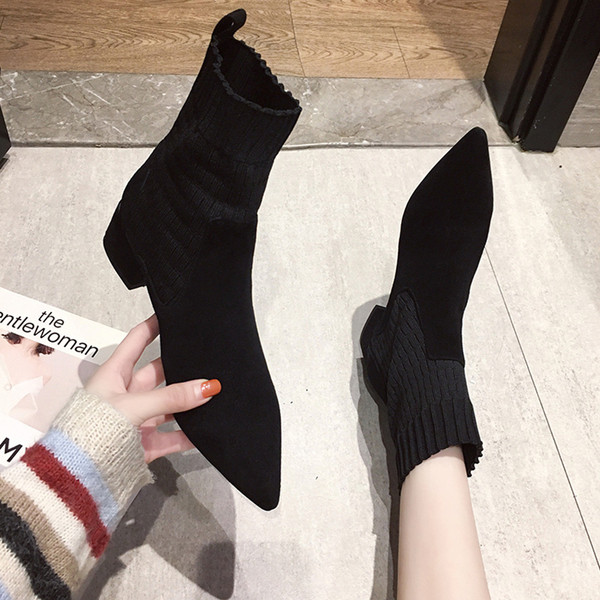 Cizme de dama moderne model ascutit cu toc gros de culoare neagra