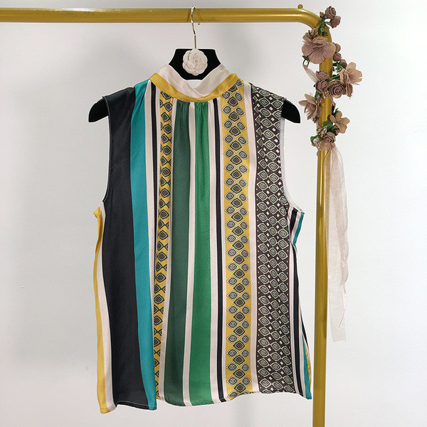 Maieu modern de damă în dungi, cu guler înalt