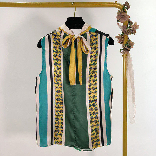 Maieu modern de damă în dungi, cu guler înalt