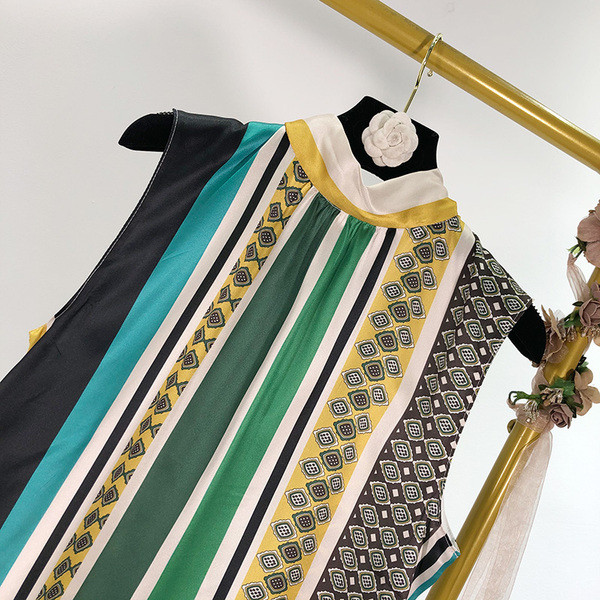 Maieu modern de damă în dungi, cu guler înalt