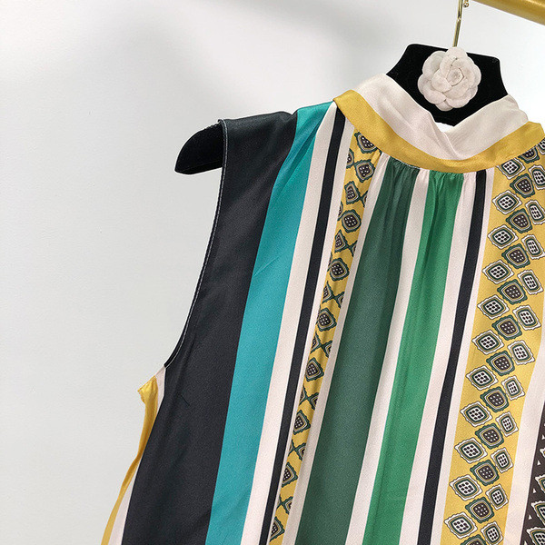 Maieu modern de damă în dungi, cu guler înalt