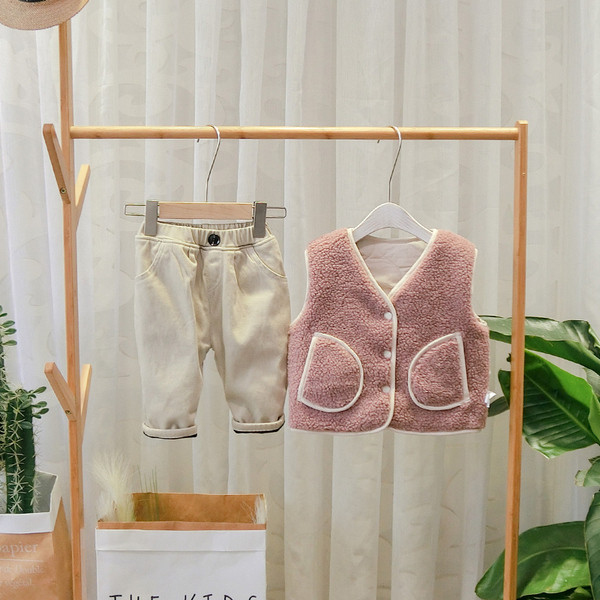 Vesta moderna pentru copii cu doua fete si buzunare in bej, galben, albastru si roz