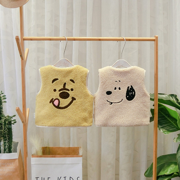 Vesta moderna pentru copii cu doua fete si buzunare in bej, galben, albastru si roz