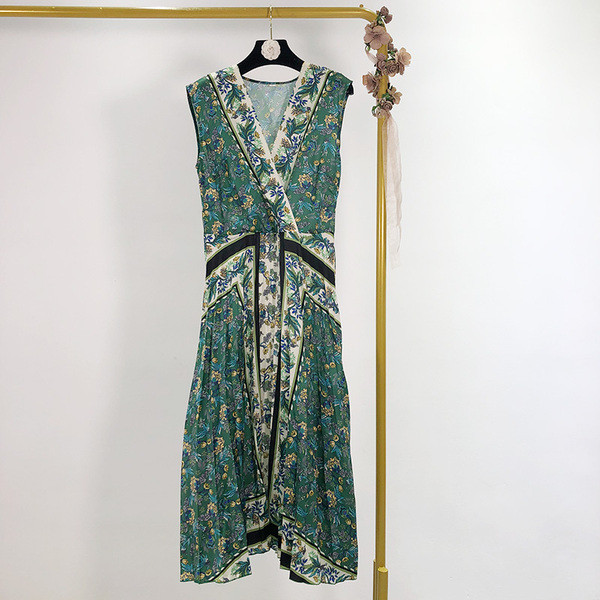 Rochie modernă plisată de damă, cu decolteu spitz și bretele largi