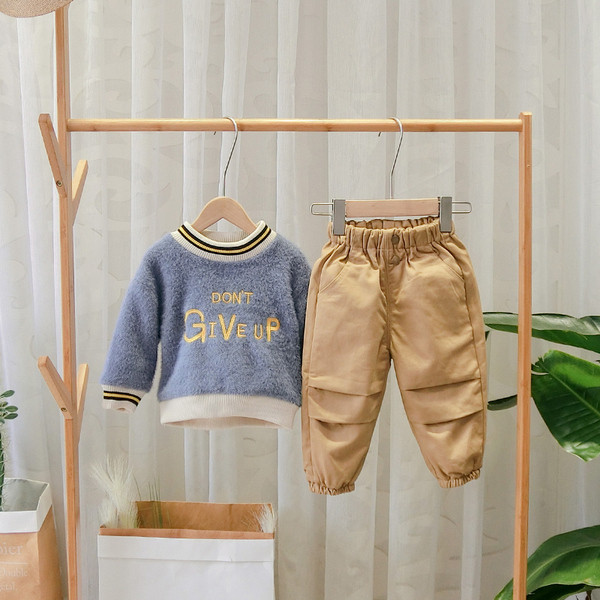 Pantaloni moderni pentru copii pentru baieti in maro si negru