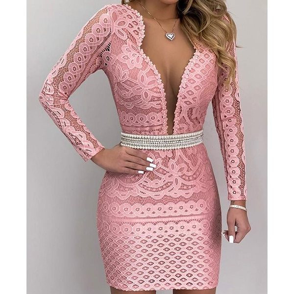 Rochie scurtă de damă elegantă, cu decolteu adânc în culoarea roz