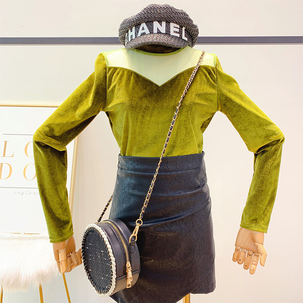 Bluza de dama eleganta din catifea cu decolteu rotund in mai multe culori