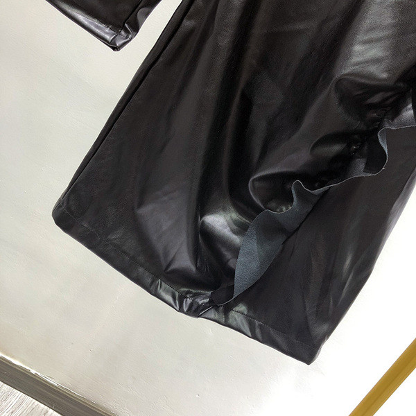 Rochie scurtă moale cu decolteu spitz din piele ecologică