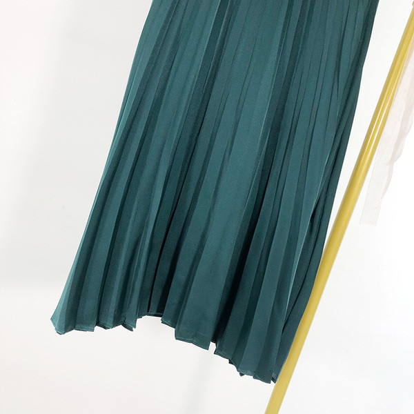 Fusta lunga plisata cu talie elastica de culoare verde