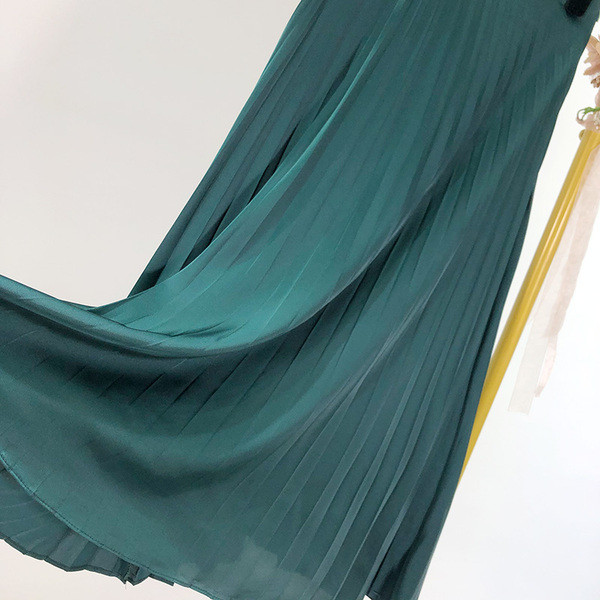 Fusta lunga plisata cu talie elastica de culoare verde