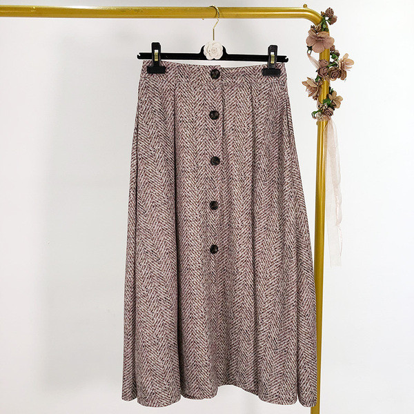 Fusta cu croiala lunga cu nasturi maro