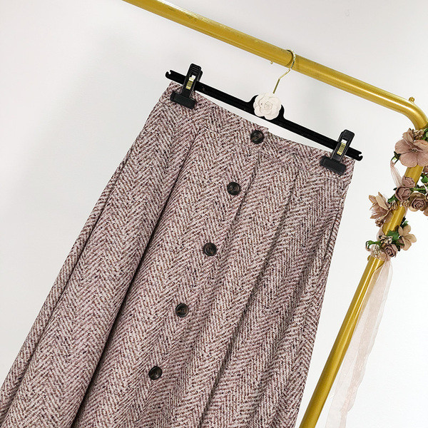 Fusta cu croiala lunga cu nasturi maro