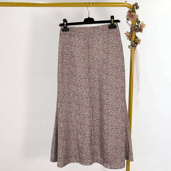 Fusta cu croiala lunga cu nasturi maro