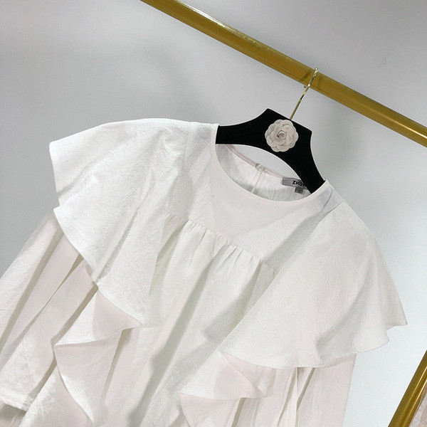 Bluza scurta lata cu bucle in alb