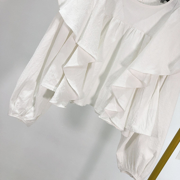 Bluza scurta lata cu bucle in alb