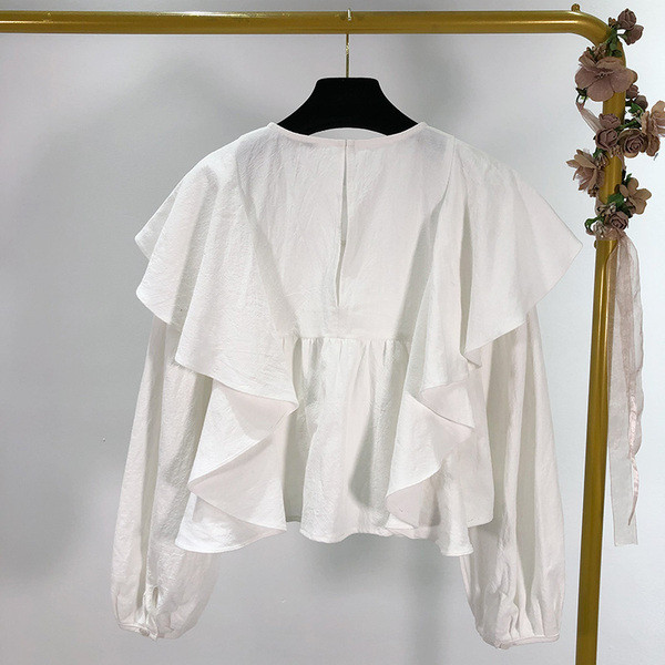 Bluza scurta lata cu bucle in alb