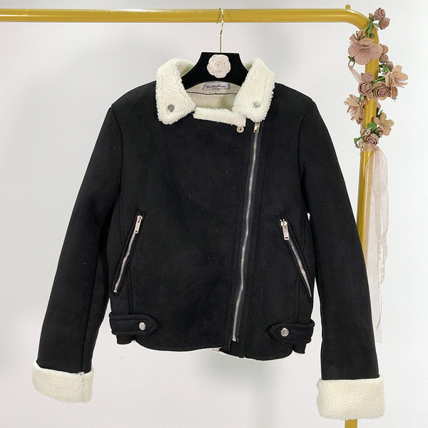 Geaca scurta de toamna-iarna din piele intoarsa ecologica si puf de culoare maro si negru