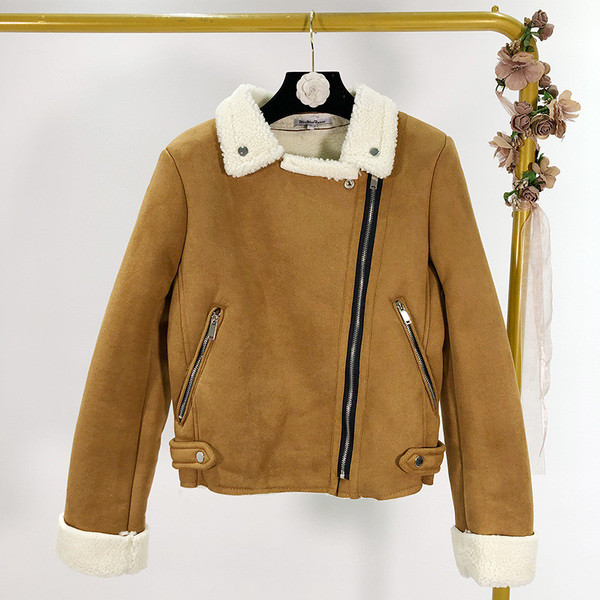 Geaca scurta de toamna-iarna din piele intoarsa ecologica si puf de culoare maro si negru