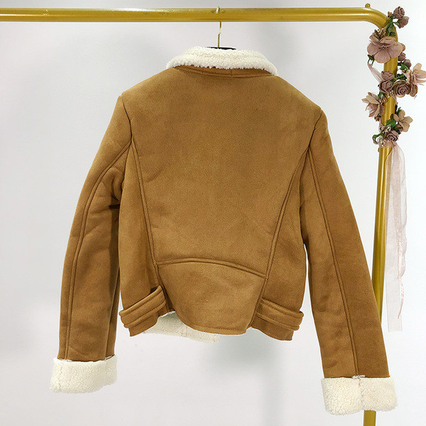 Geaca scurta de toamna-iarna din piele intoarsa ecologica si puf de culoare maro si negru