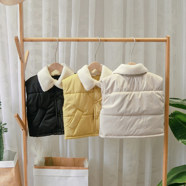 Model nou de vestă pentru copii de zi cu zi pentru băieți cu nasturi în bej, galben și negru