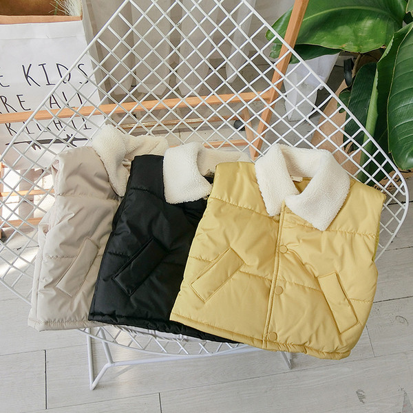 Model nou de vestă pentru copii de zi cu zi pentru băieți cu nasturi în bej, galben și negru