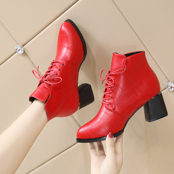 Ghete de dama moderne din piele cu toc gros in negru si rosu