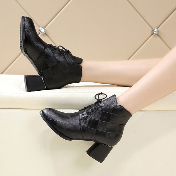 Ghete de dama moderne din piele cu toc gros in negru si rosu