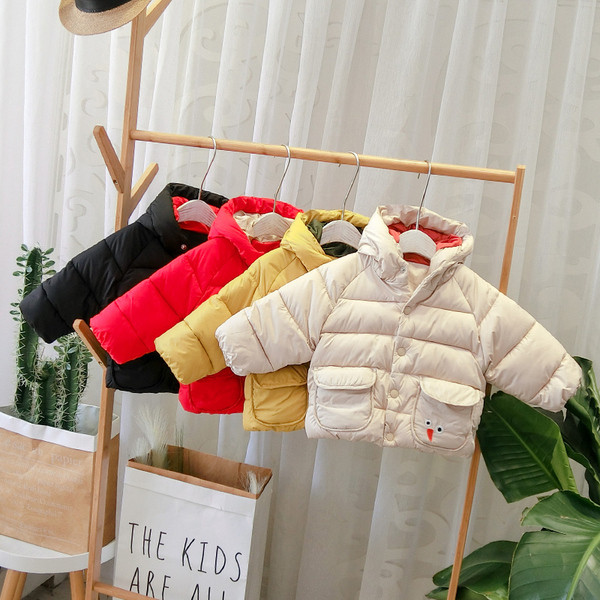 Geaca de iarna pentru baieti pentru copii cu gluga si nasturi in bej, galben, rosu si negru