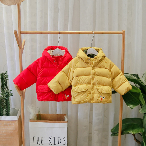 Geaca de iarna pentru baieti pentru copii cu gluga si nasturi in bej, galben, rosu si negru