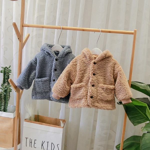 Geaca pentru copii model nou cu gluga si nasturi in maro si albastru