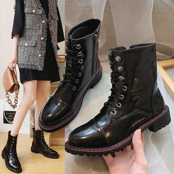 Cizme de damă cu talpă aspră și șireturi de culoare neagră