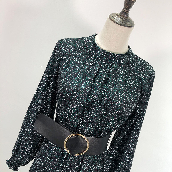 Rochie de croi lung cu curea de culoare închisă