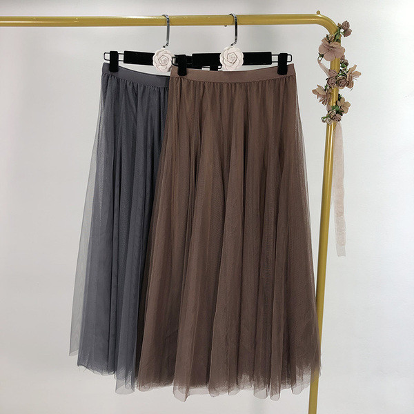 Fusta cu croiala lunga cu talie elastica si tul