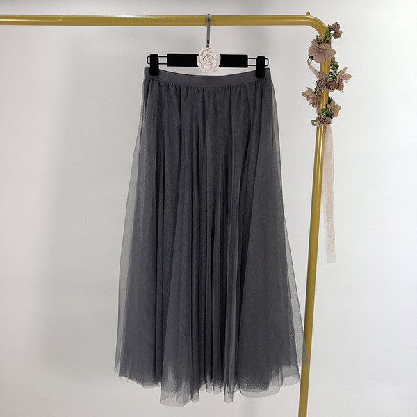 Fusta cu croiala lunga cu talie elastica si tul