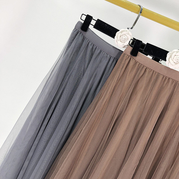 Fusta cu croiala lunga cu talie elastica si tul