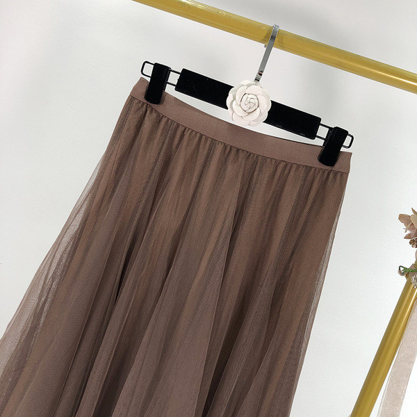 Fusta cu croiala lunga cu talie elastica si tul