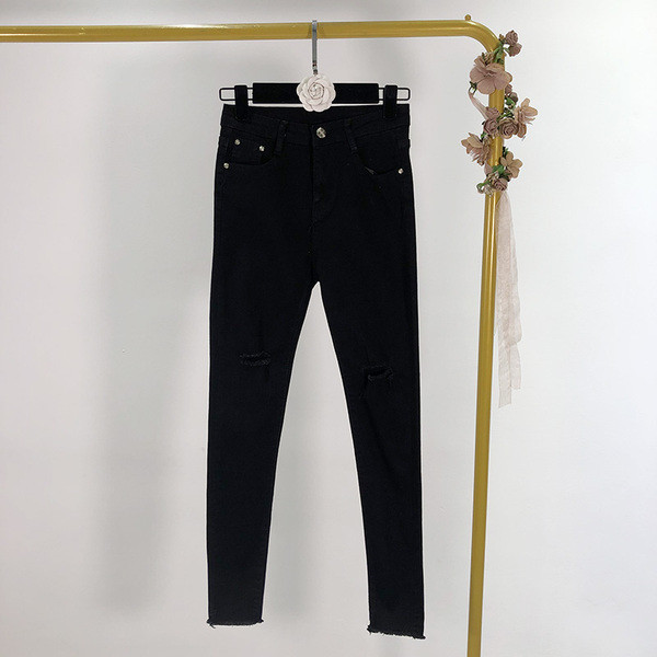 Blugi lungi, de culoare neagră și talie înaltă