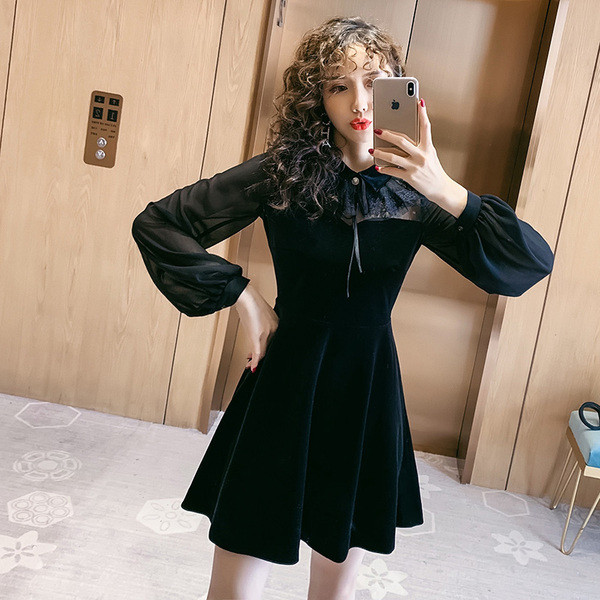 Rochie de dama eleganta cu guler si tul - model croiat in negru