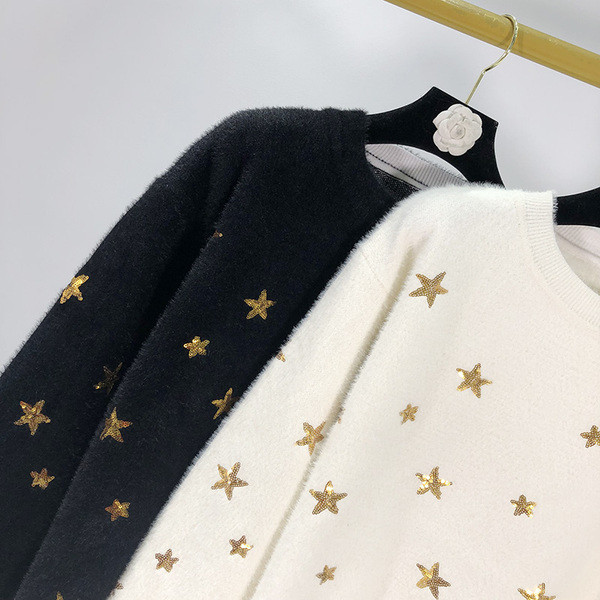 Pulover moale de dama in alb si negru cu aplicatie stea