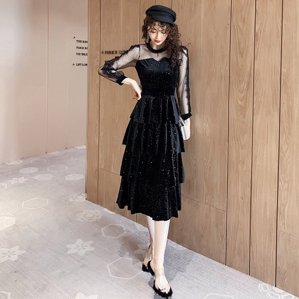 Rochie de dama model nou cu maneci din tul - model croiat in culoarea neagra