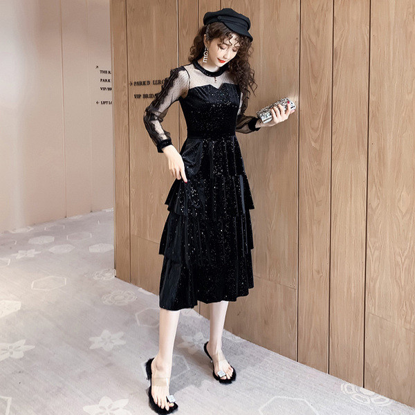 Rochie de dama model nou cu maneci din tul - model croiat in culoarea neagra