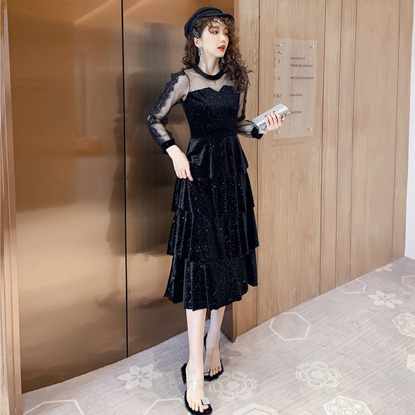 Rochie de dama model nou cu maneci din tul - model croiat in culoarea neagra